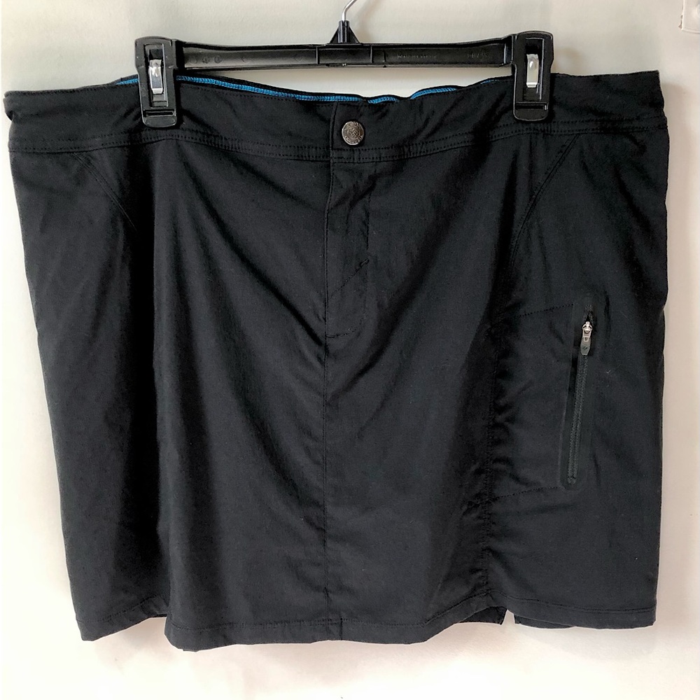 Columbia Athletic Skirt with built in Shorts